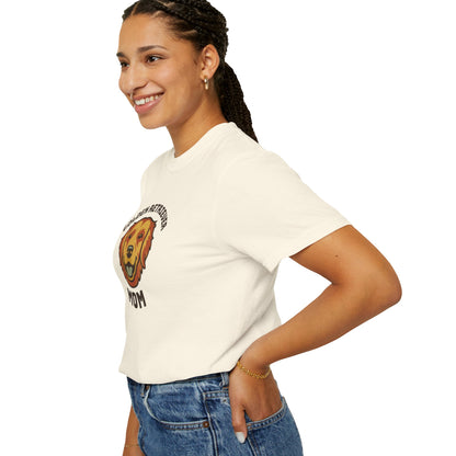 Golden Retriever Mom Shirt — Retro Dog Mom Gift Tee for Women