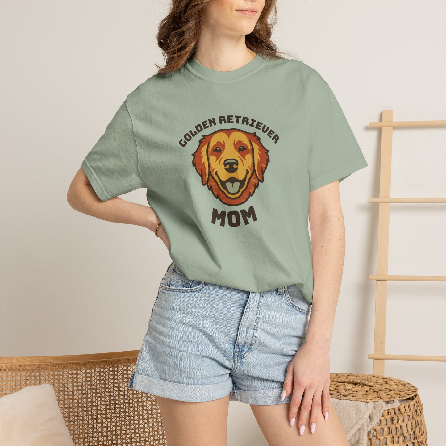 Golden Retriever Mom Shirt — Retro Dog Mom Gift Tee for Women