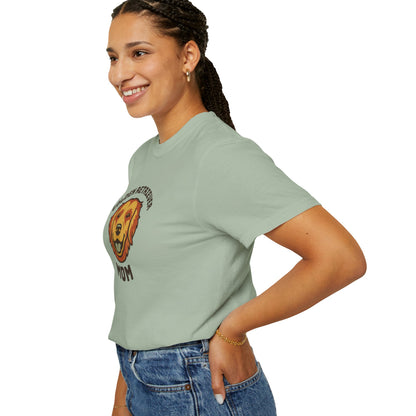 Golden Retriever Mom Shirt — Retro Dog Mom Gift Tee for Women